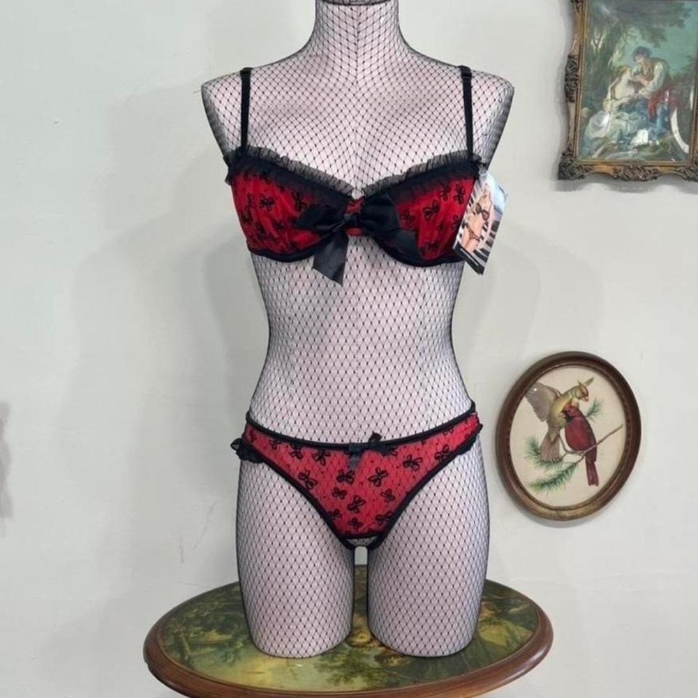 Vintage Y2K Coquette Red & Black Lace Bra and Panty Set